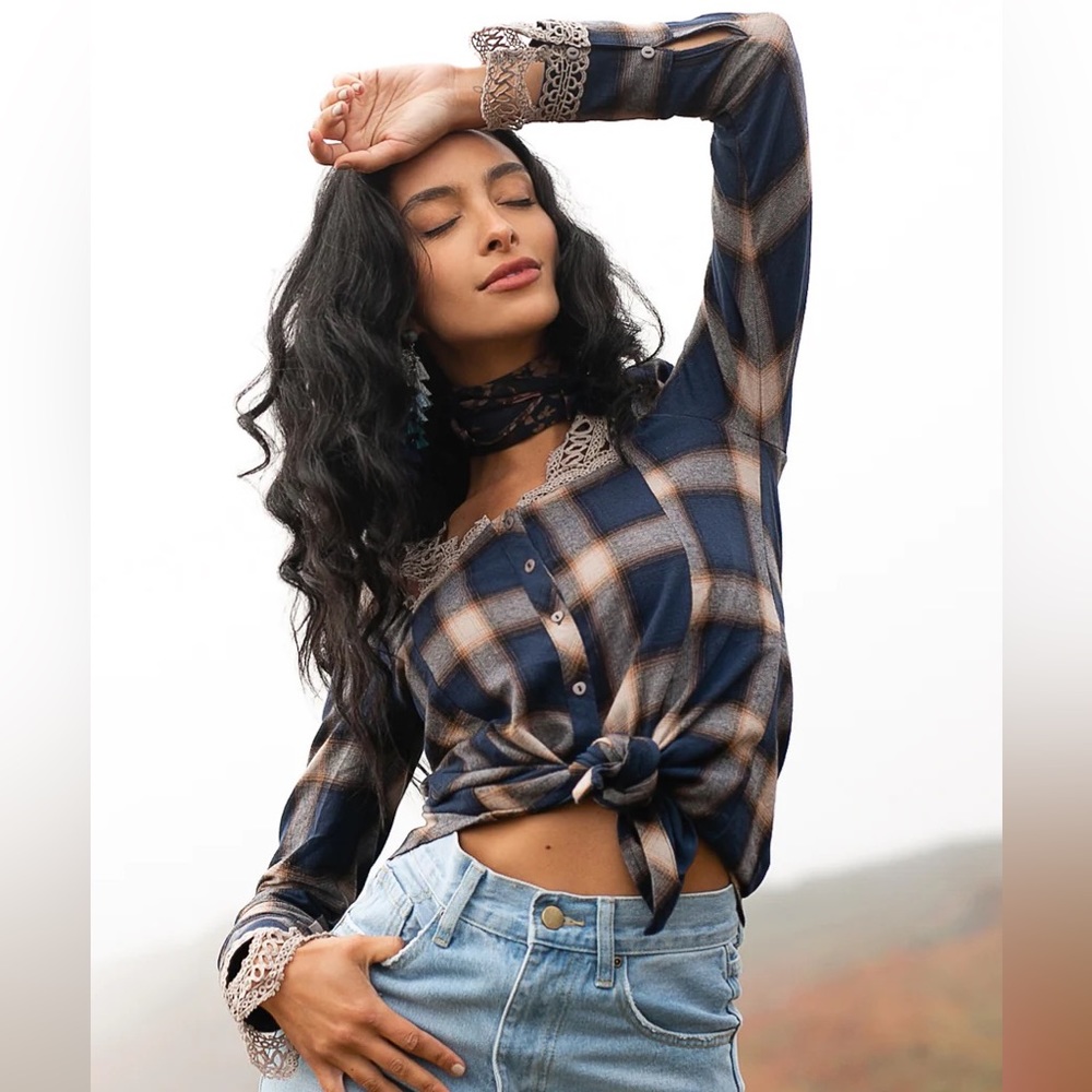 JOYFOLIE Autumn Top in Navy Plaid